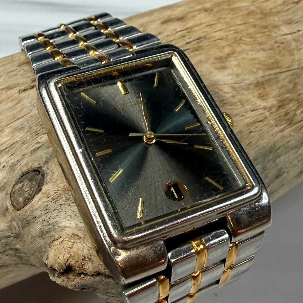 Seiko V722-5B00 Mens Two Tone Rectangular Black Dial Date Watch 683104